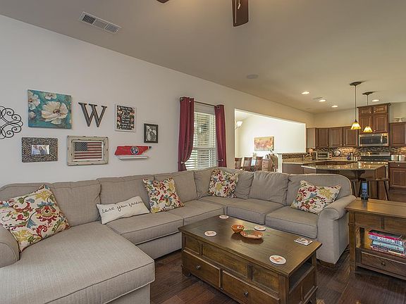 4th image of 521 Parmley Dr