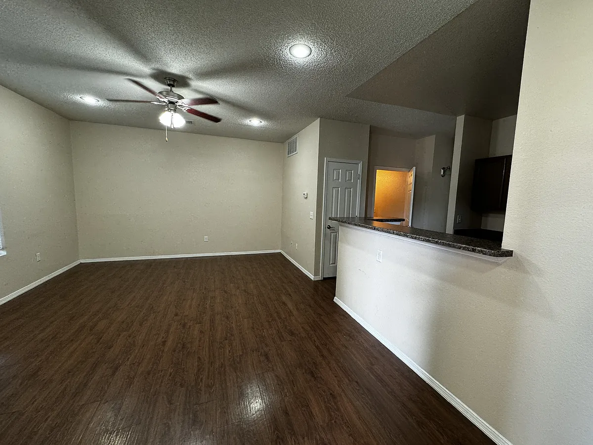 Building Photo - 10626 McCombs St #1