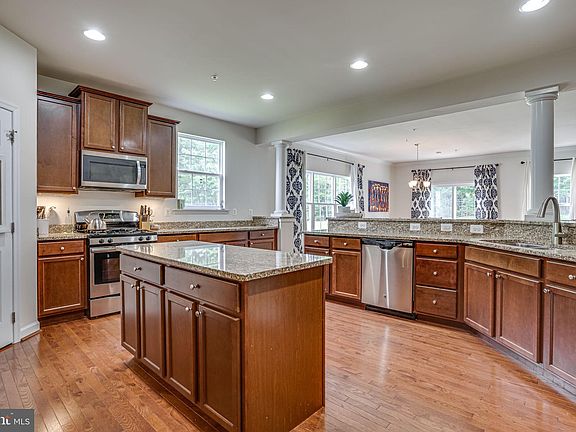 4th image of 23717 Gambrel Oak Ct