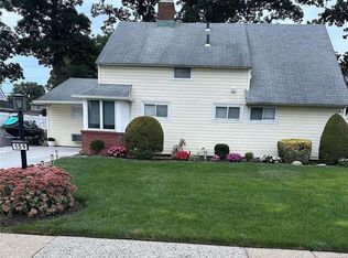 159 Twin Ln N, Wantagh, NY 11793