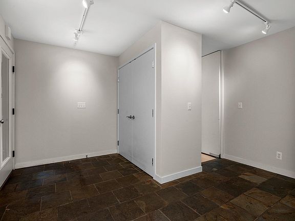 5th image of 2818 Parkridge Dr