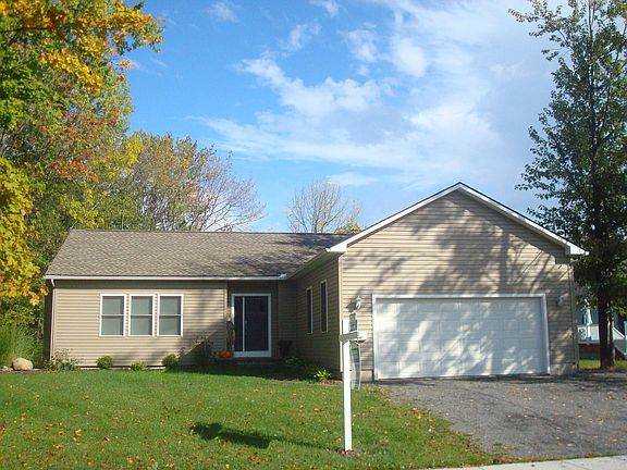 Home for Sale in East Syracuse, New York $165,000