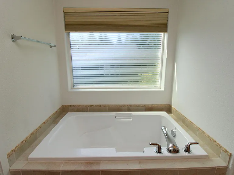 9946 NW Taylor St — Photo 18