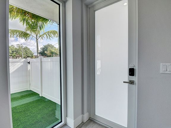 5th image of 307-397 NW 50th Pl #656