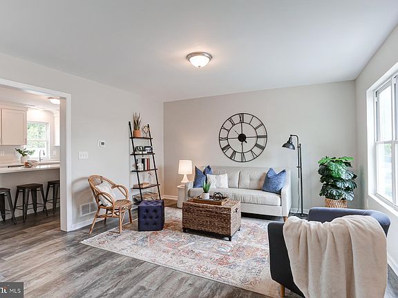 3rd image of 51 Tiffany Ln