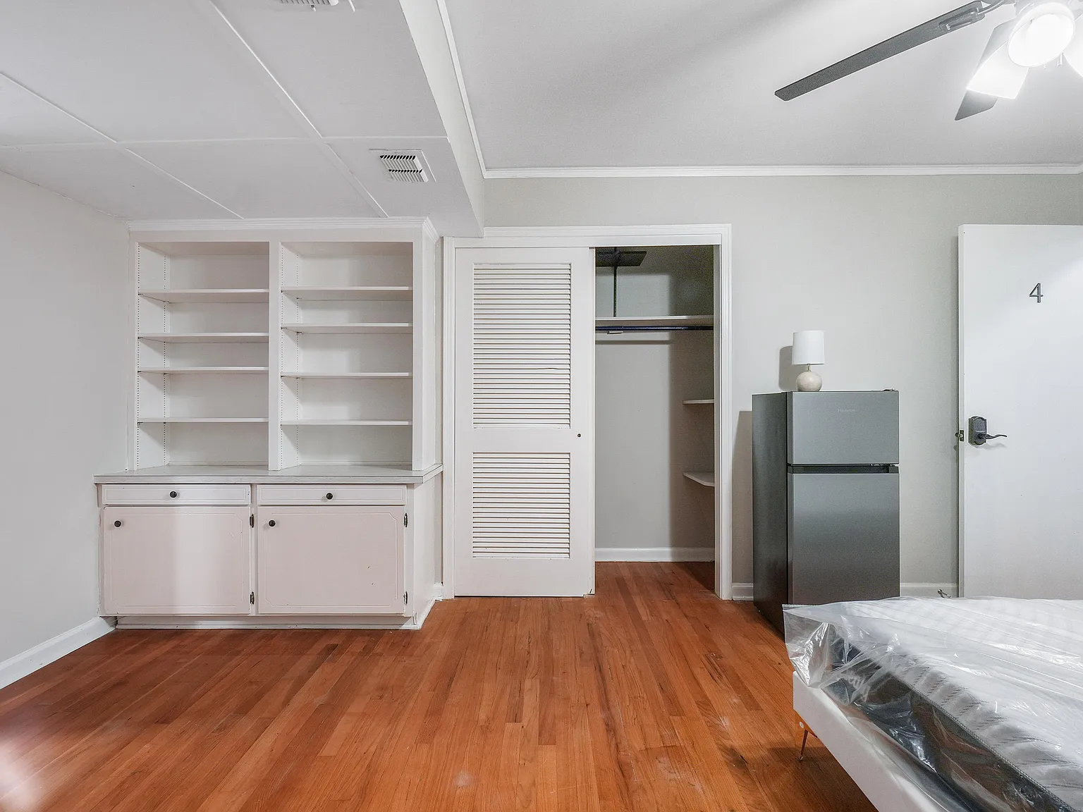4 bed, 5.0 bath, 3000 sqft, $1,027 — Photo 1