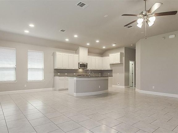 5th image of 909 Hodge St