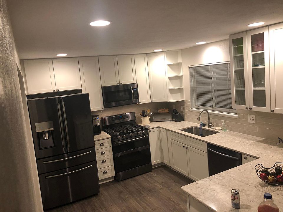 Kitchen and dining room. Different Appliances are in home now.