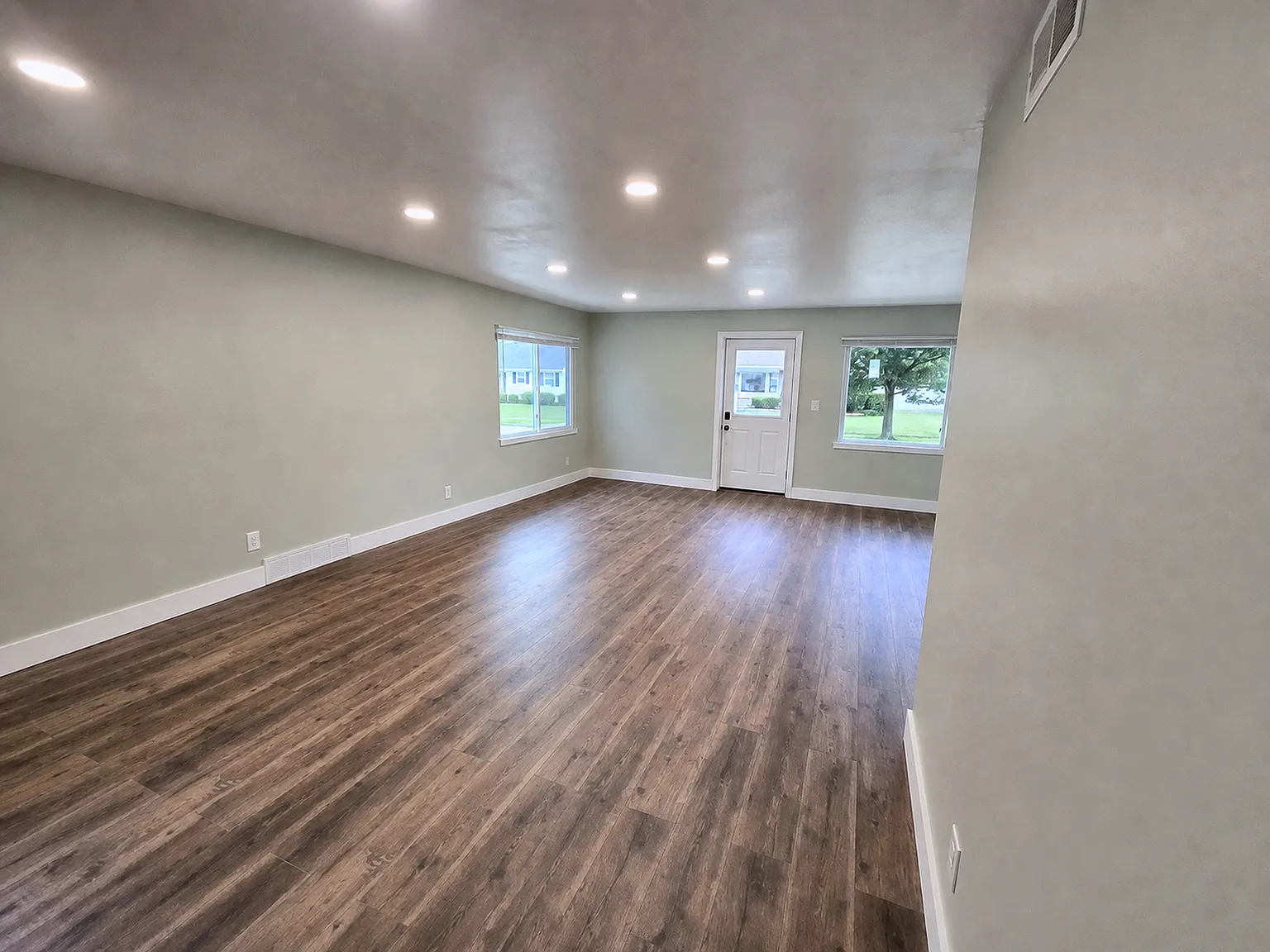 2 bed, 1064 sqft, $1,800 — Photo 2
