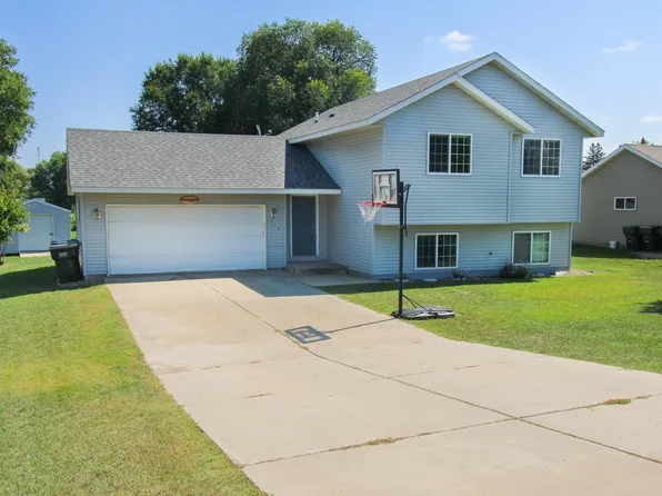 718 Country Club Dr SW, Melrose, MN 56352