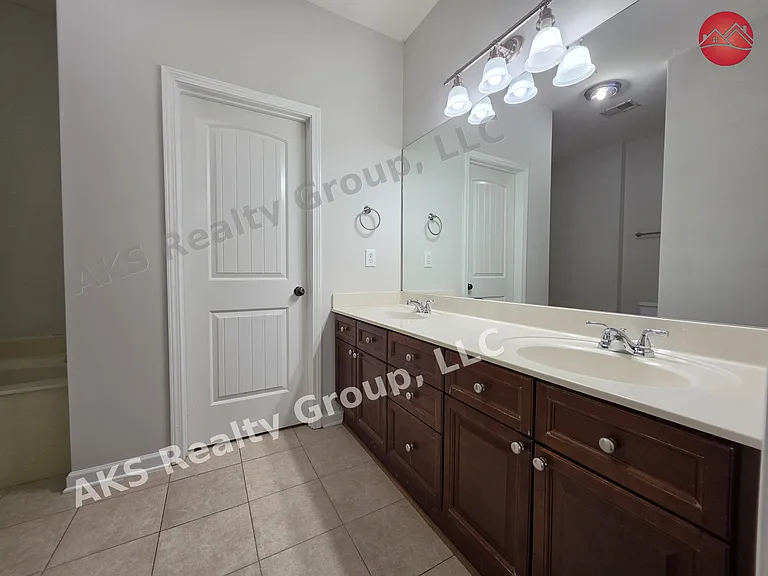 4346 Ashwood Cv — Photo 9