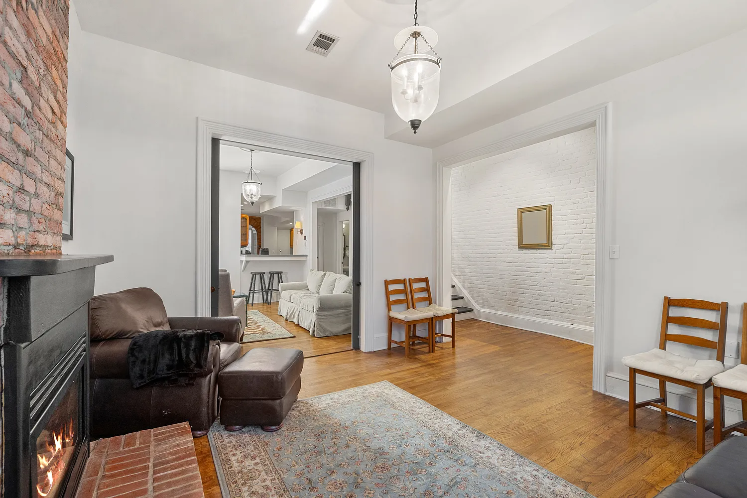 2 bed, 2.5 bath, 1900 sqft, $6,510 — Photo 2