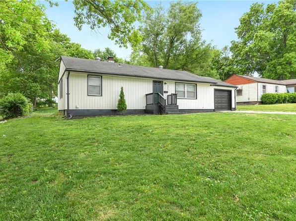 9805 E Gregory Blvd, Raytown, MO 64133