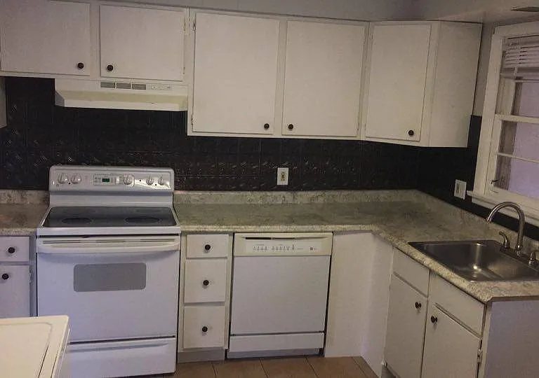 1503 Cambridge Dr — Photo 9