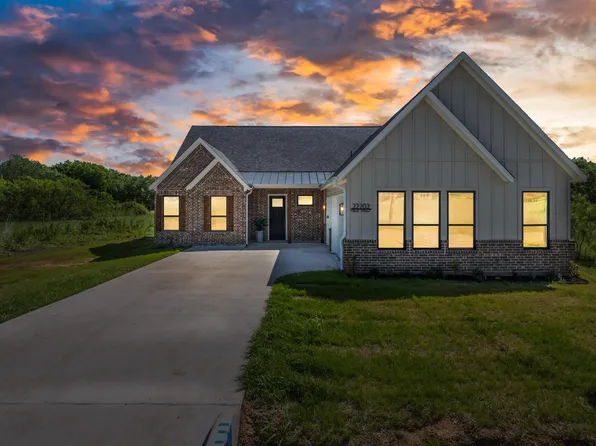 22202 Field St, Whitney, TX 76692