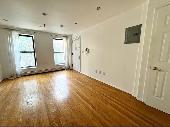 3rd image of 302 E 52nd St APT 300