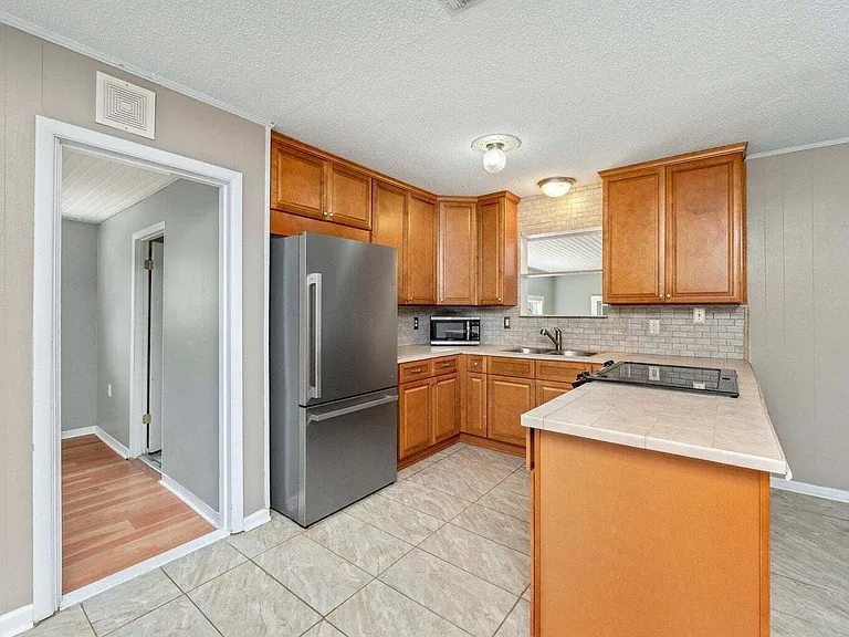 110 Green Dr — Photo 25