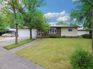 516 19th Ave SW, Minot, ND 58701