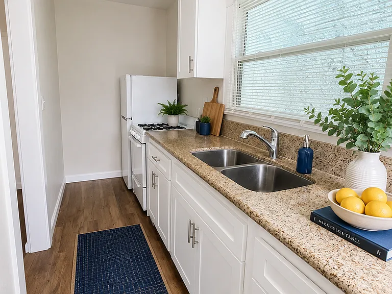910 Pine Ave #924 — Photo 2