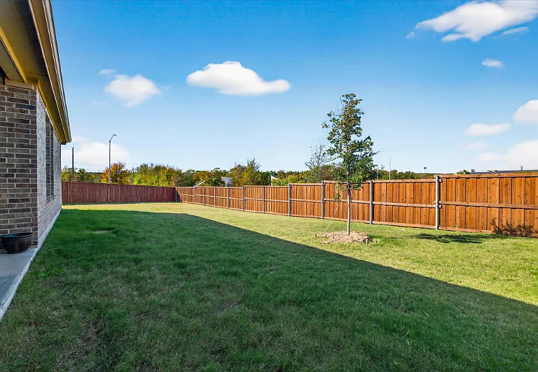 8129 Trudy Ln — Photo 12