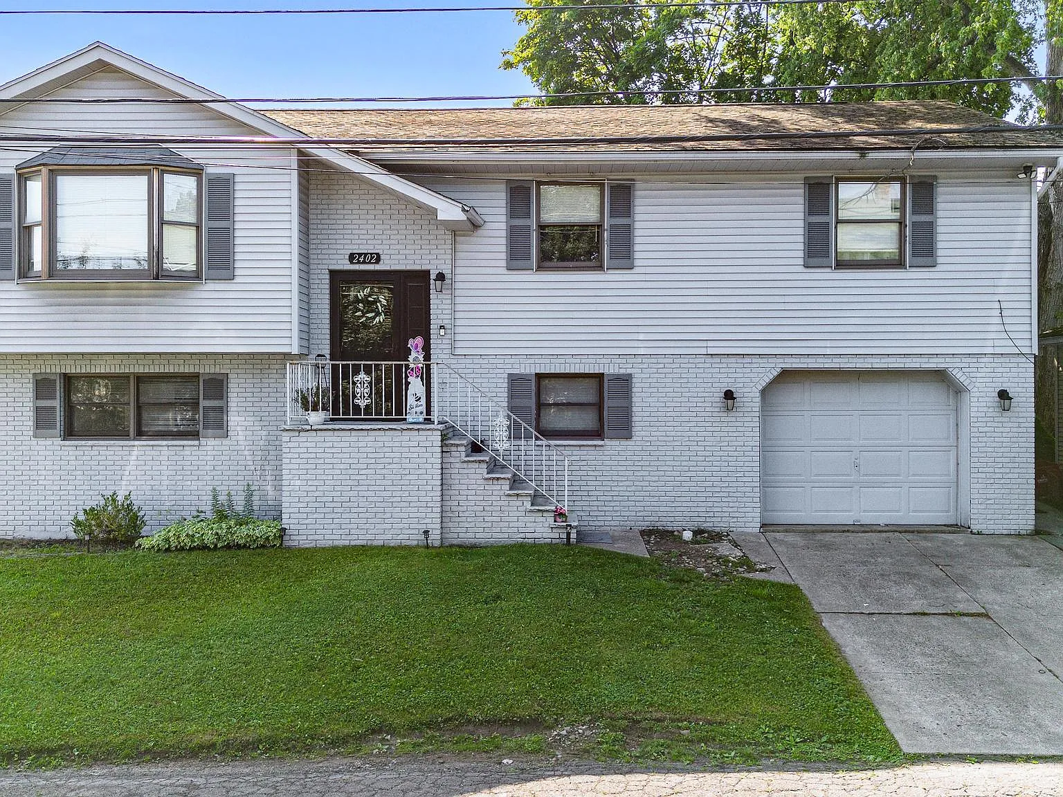 6 bed, 2160 sqft, $2,500 — Photo 2