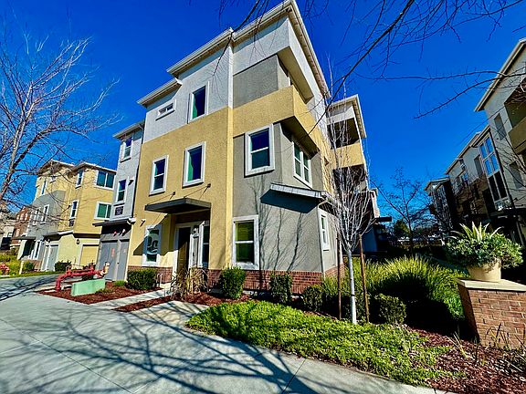 2nd image of 1032 Giacomo Ln
