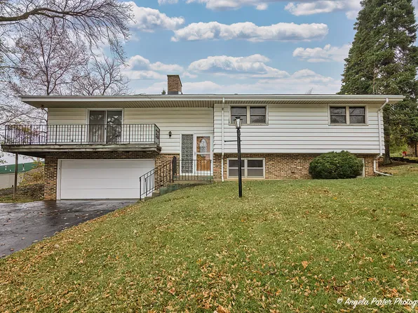 22 E Oak St, Fox Lake, IL 60020