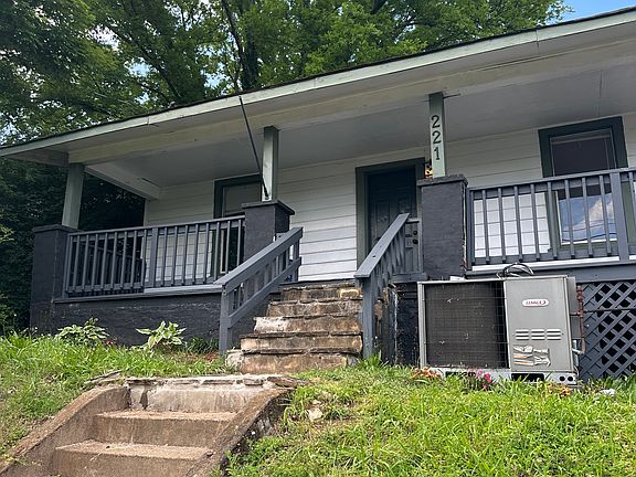 3rd image of 221 E Glenwood Ave