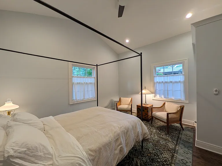 2741 Lincolnwood Dr — Photo 10