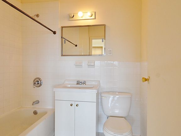 3rd image of 162A McLean Ave Ph 1