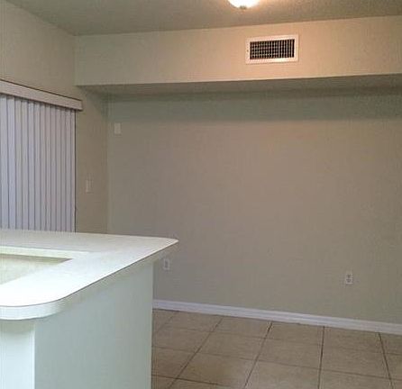 5th image of 930 NE 34th Ave Unit 101