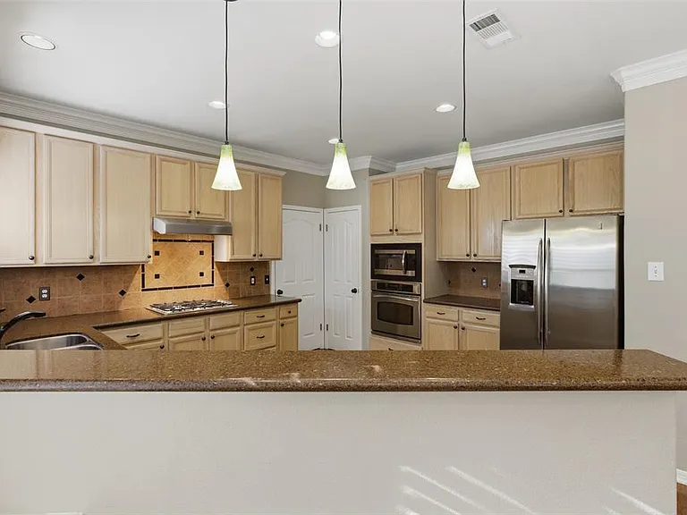 5813 Miramonte Dr — Photo 11