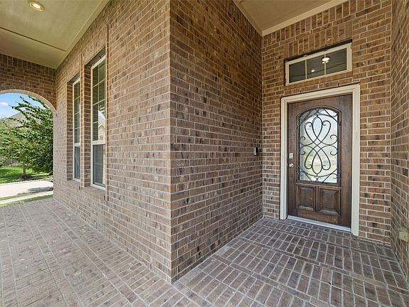 3rd image of 16622 Emmaus Ln