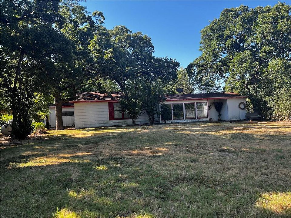 1st image of 102 Red Oak Dr