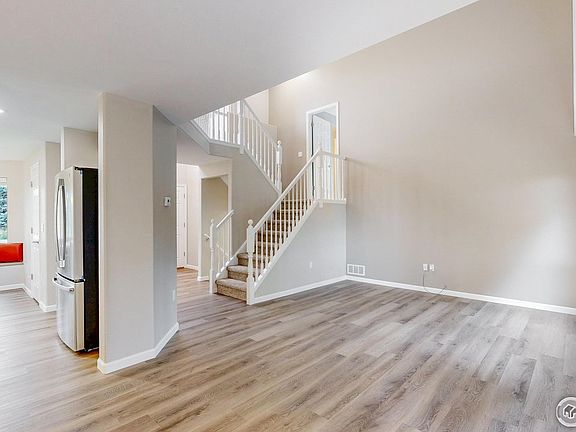 3rd image of 402 Hudson Ct