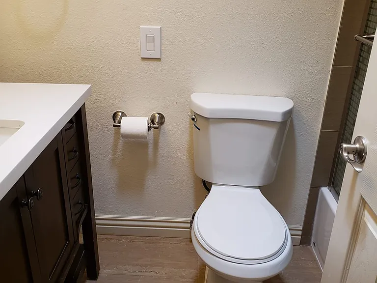 325 Goshen Ct — Photo 23