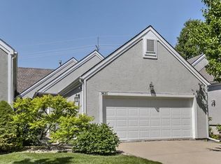 9630 N Locust Dr, Kansas City, MO 64155