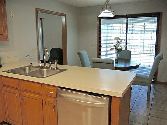 4th image of 580 Mountain Way Ave