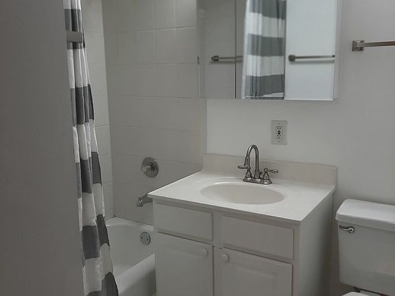 5th image of 6133 W 64th Pl #D-2