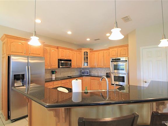 5th image of 212 W Sunset Dr
