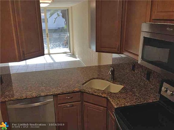 5th image of 111 Royal Park Dr APT 1C