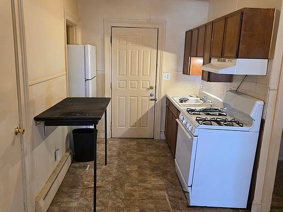 3rd image of 49 Watervliet Ave Floor 1
