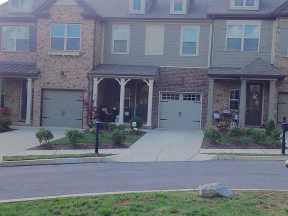 2nd image of 1499 Channing Dr
