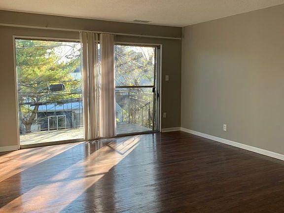 2nd image of 516 Splitlog Ave APT 1