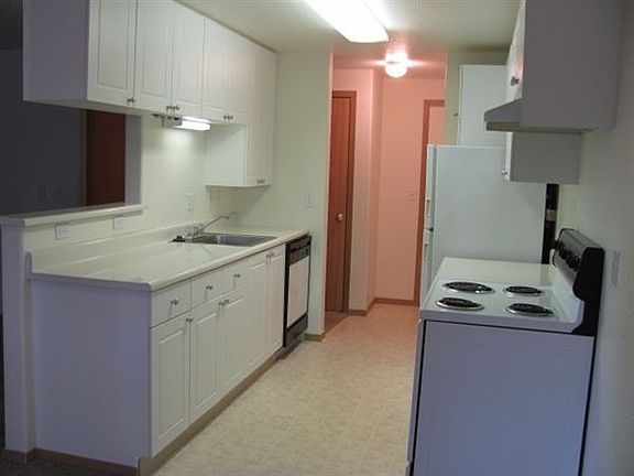 Creekside Villa Two Bedroom Kitchen