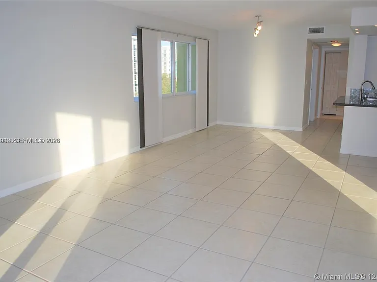 816 NW 11th St #801 — Photo 12