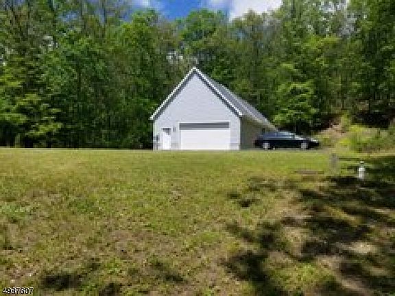 2nd image of 923 Upper Dr