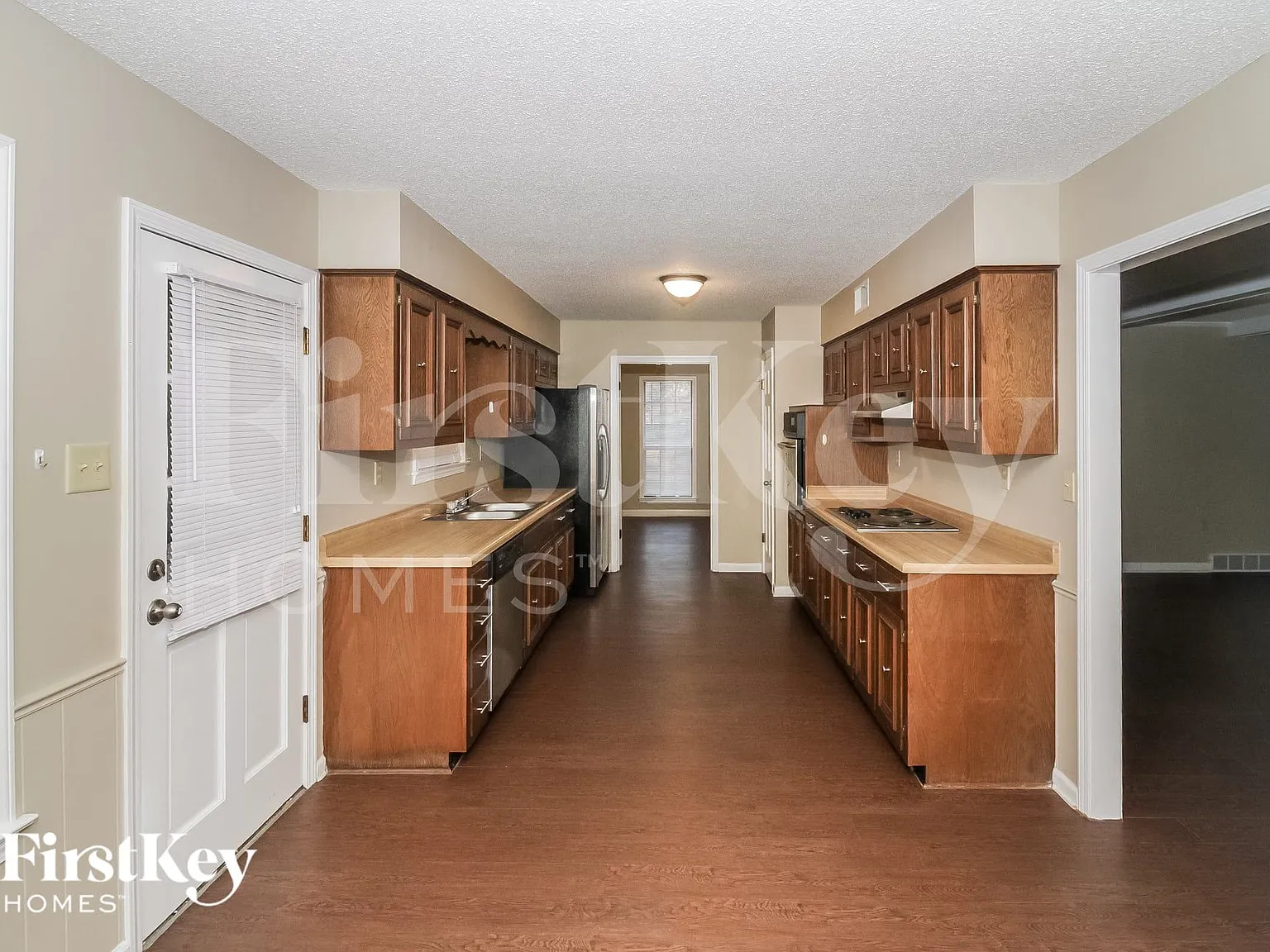 3 bed, 2.0 bath, 1812 sqft, $2,085 — Photo 4
