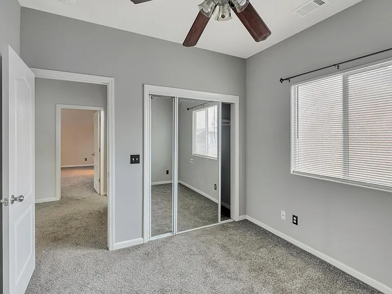 1061 Vermont Ave — Photo 22