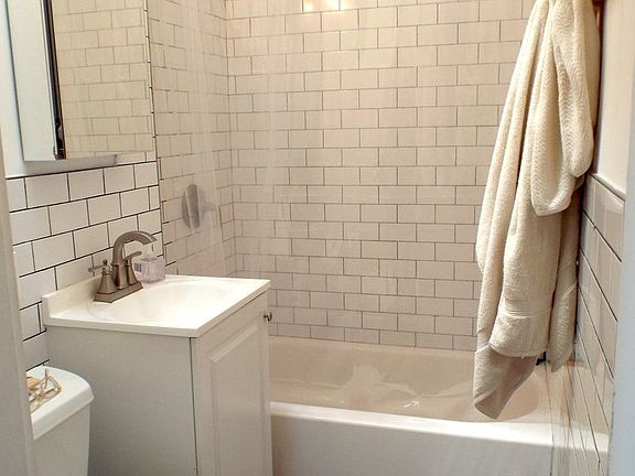 5th image of 139 Tompkins Ave